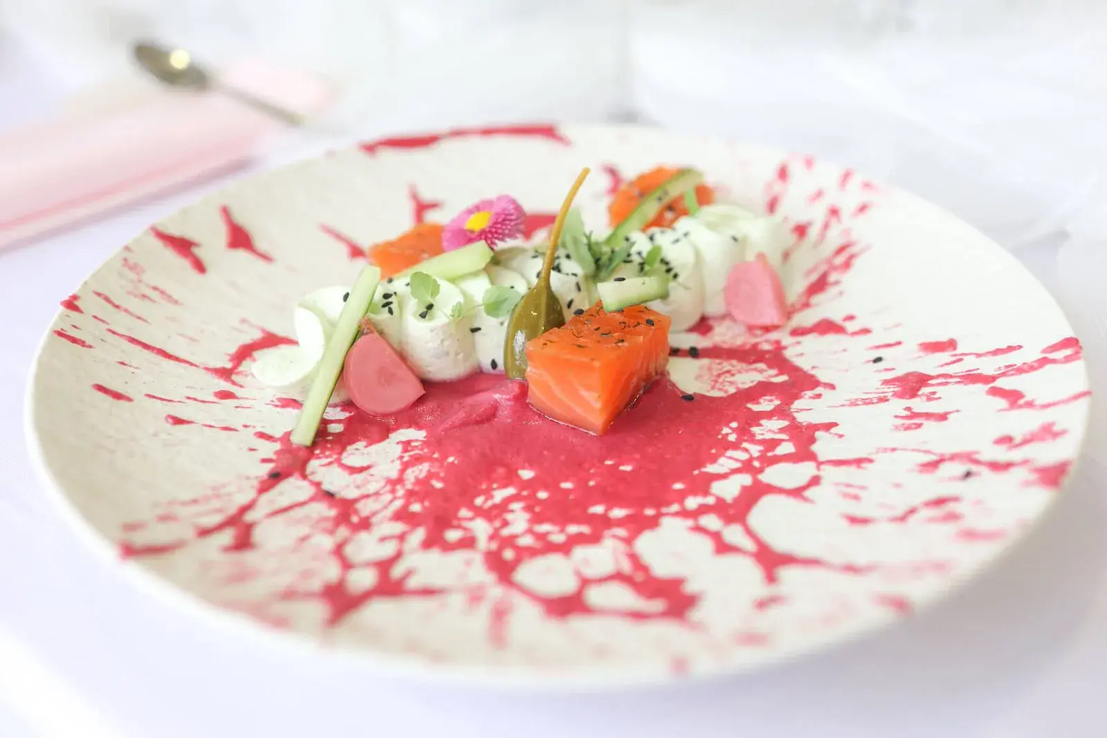 Assiette de mariage dressée par Les Paganis Traiteur